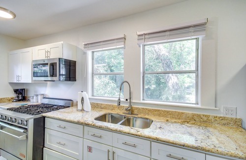 Long Beach Cottage | Long Beach Cottage, Walk to Beach & Downtown!
