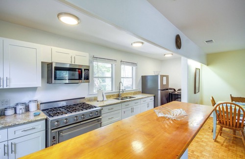 Long Beach Cottage | Long Beach Cottage, Walk to Beach & Downtown!