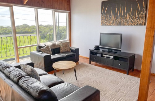 Waterhouse House | Long View - 100 metres from Long Beach - Pets Welcome - Inside Allowed
