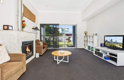 Kingscliff Apartment | Longboard Living in Casuarina