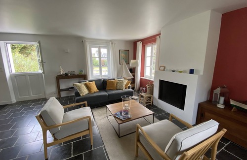 Locmaria House | Longere traditional ds hamlet near Locmaria.