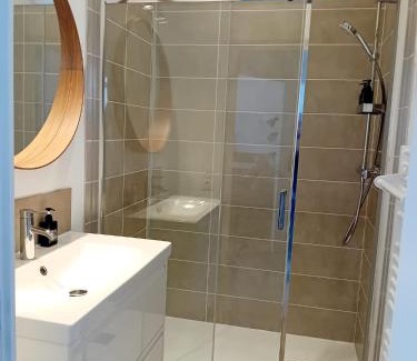 Quartier Chorier-Berriat Apartment | Longue durée - Appart rénové avec grand salon et 1 chambre - Tram et Clinique Mutualiste à 1 min