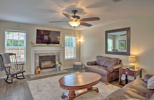 Longview House | Longview Family Home w/ Private Yard, Deck & Grill