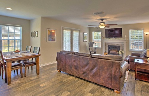 Longview House | Longview Family Home w/ Private Yard, Deck & Grill