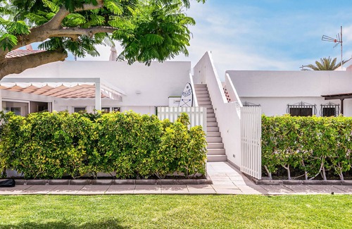Pasito Blanco House | Look forward to a wonderful vacation in this inviting vacation home near the sea.