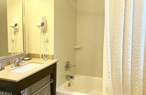 Koreatown Hotel | Look No Further! 2 Relaxing Units, Pet-Friendly, Near Madame Tussauds New York!
