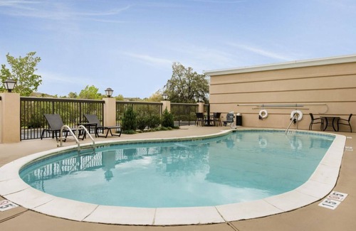Savannah House | Look No Further! 3 Comfortable Units w/ Free Parking! Close to Disney