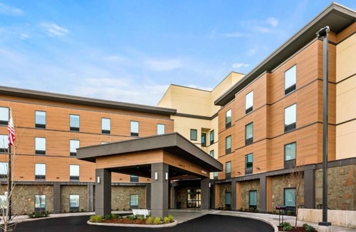 Tigard Hotel | Look No Further! Free Parking, Pool, Minutes to Portland Children’s Museum!