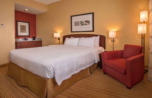 Durham Hotel | Look No Further! One Bedroom Suite, Pets Welcome, Close to Herndon Hills Farm