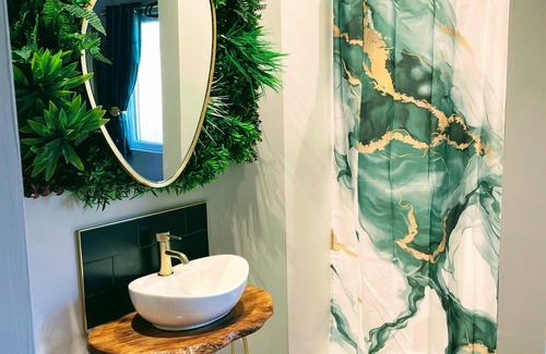 Abbess Roding Cabin | Looking for a romantic escape in the countryside, with outdoor bathtub !