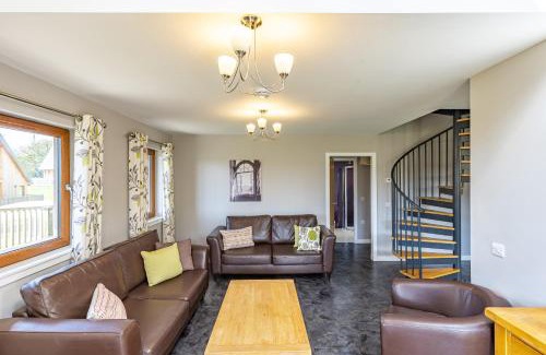 Newton Stewart Ski Chalet | Lord Galloway 31 with Hot Tub