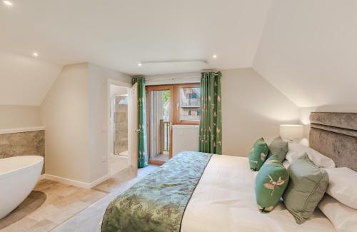 Newton Stewart Ski Chalet | Lord Galloway 38 with Hot Tub