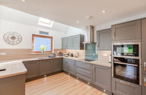 Newton Stewart Ski Chalet | Lord Galloway 38 with Hot Tub