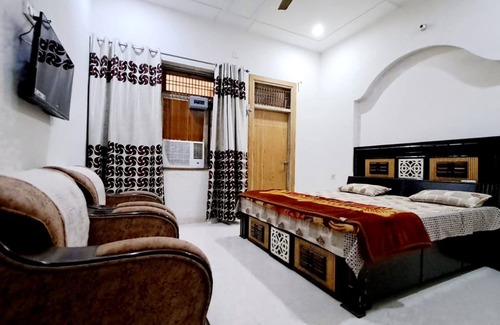 Mathura Hotel | Lord Krishna Home Stay Mathura
