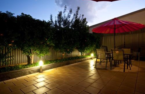 Broken Hill House | Lotte's Cottage