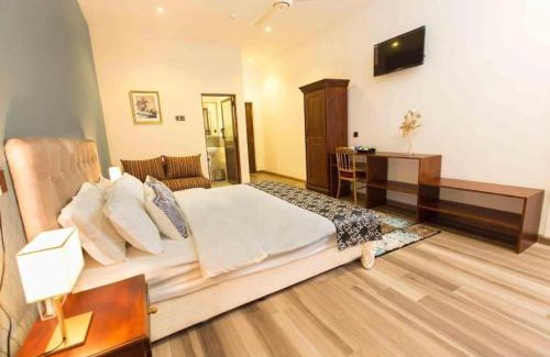 Madurawala Hotel | Lotus Grand View Hotel