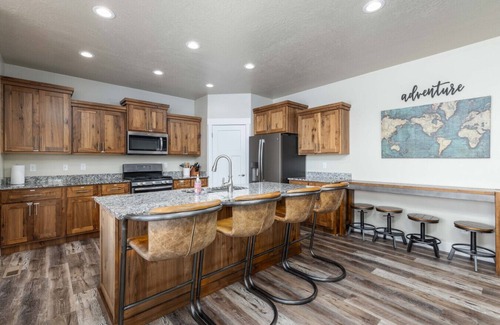 Fish Haven House | Lotus Lodge w/Private Hot Tub & Game Room!