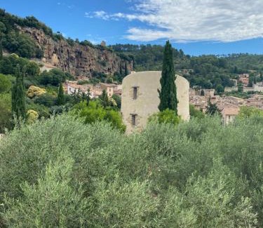 Cotignac Hotel | LOU CALEN