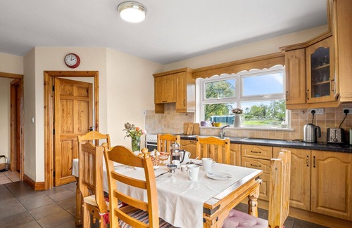 Neale Ski Chalet | Lough Mask Fishing Cottage - For family or groups