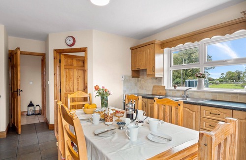Neale Ski Chalet | Lough Mask Fishing Cottage - For family or groups
