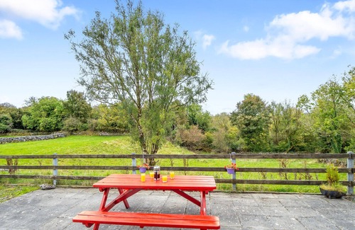Neale Ski Chalet | Lough Mask Fishing Cottage - For family or groups
