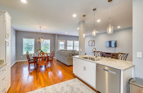 Lyndon House | Louisville Retreat w/Deck ~ 11 Mi to Downtown!