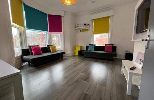 North Shore Apartment | Love Island apartment 5 min walk from Blackpool tower sleeps 12