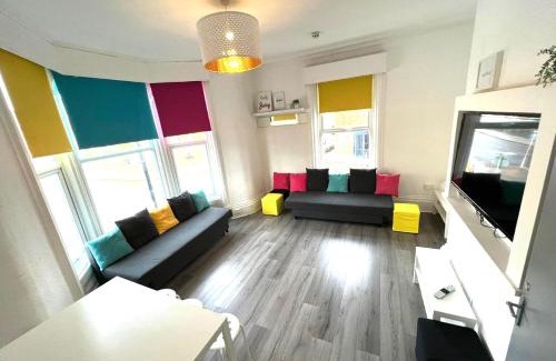 North Shore Apartment | Love Island apartment 5 min walk from Blackpool tower sleeps 12