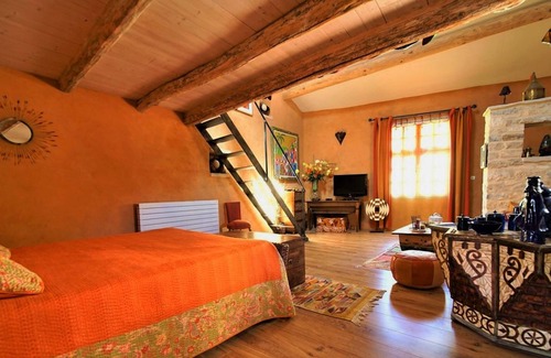 Vezenobres Bed & Breakfast | Love Room,discrétion , Luxe ,calme,volupté de L'orient,jacuzzi Dans le Jardin