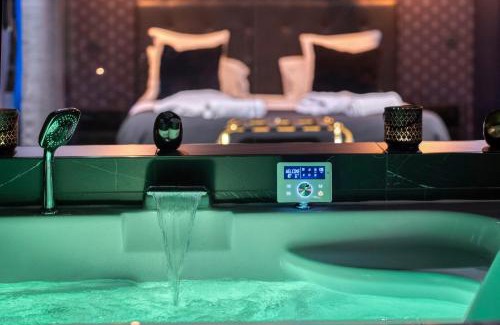 Aix-les-Bains City Center Apartment | Love Room L'Aixtase - Oasis Romantique à Aix-les-Bains