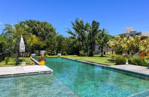 Cap Malheureux Apartment | Love Room with Infinity Pool in Tropical Garden
