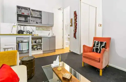 Eden Terrace House | Lovely 1-Bedroom Apartment On Queen Street!