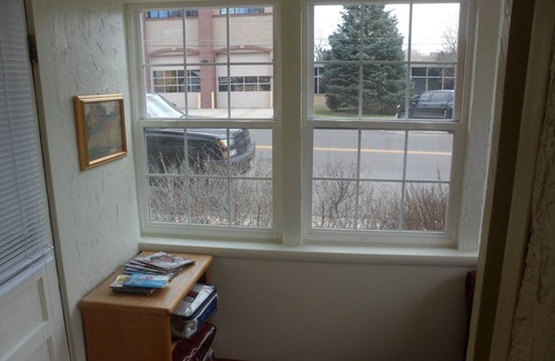 Golden Apartment | LOVELY 1 Bedroom Apartment in the Heart of Golden