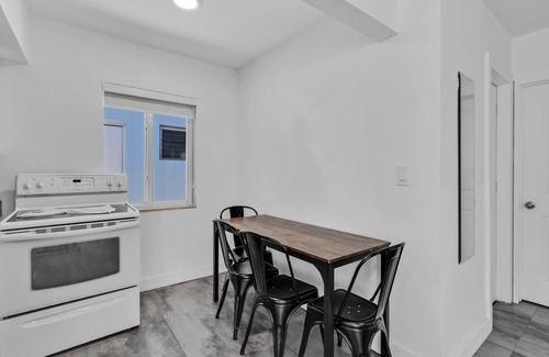 South Lake Apartment | Lovely 1 BR Walking Distance To Ocean - Suite 9