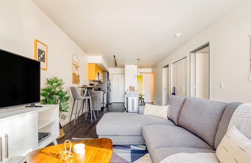 Wilburton Apartment | Lovely 1BR in Bellevue, Gym + Pet-Friendly