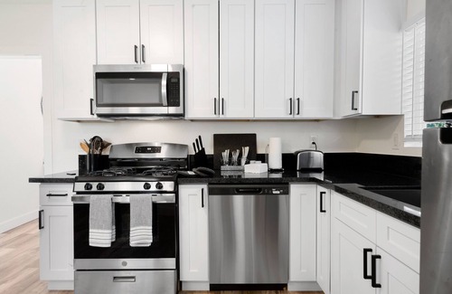 Southeastern Sacramento House | Lovely 2 bdrm/1bth close to Downtown Sacramento!