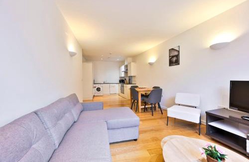 Tower Hill Apartment | Lovely 2 BED Tower Bridge Apartment Sleeps 6