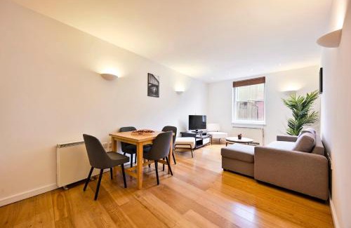 Tower Hill Apartment | Lovely 2 BED Tower Bridge Apartment Sleeps 6