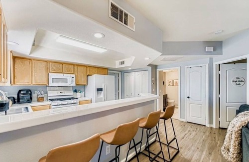 Las Vegas Condo | Lovely 2-bedroom 2 -bath cozy, quiet and secure condo