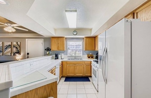 Las Vegas Condo | Lovely 2-bedroom 2 -bath cozy, quiet and secure condo