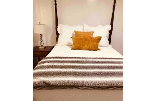 Upper Telegraph Apartment | Lovely 2 bedroom apartment… home away from home 🏠