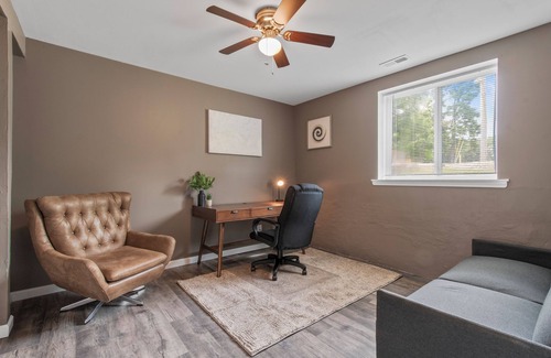 Arnold Apartment | Lovely 2-bedroom apartment with WIFI/PRIVATE PARKING/LAUNDRY