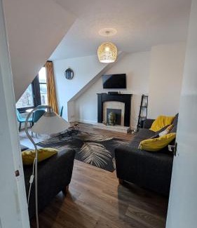 Greenock Apartment | Lovely 2 Bedroom Apartment in Central Location