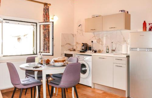 Corfu Town Apartment | Lovely 2 bedroom condo in Corfu Anemomilos