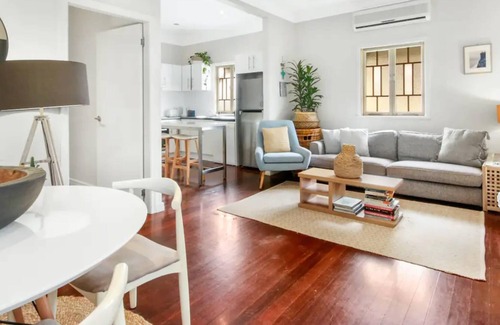 West End House | Lovely 2 Bedroom Terrace House in West End