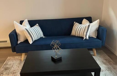 Bridgeland Apartment | Lovely 2 bedrooms in bridgeland