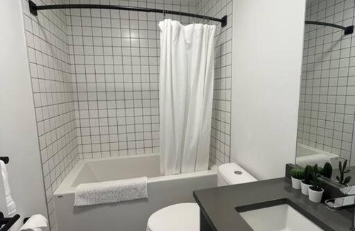 Bridgeland Apartment | Lovely 2 bedrooms in bridgeland