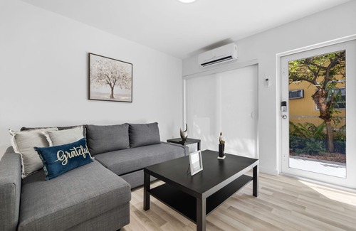 East Little Havana Apartment | Lovely 2BR, 10min Downtown.