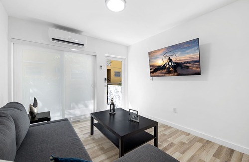 East Little Havana Apartment | Lovely 2BR, 10min Downtown.
