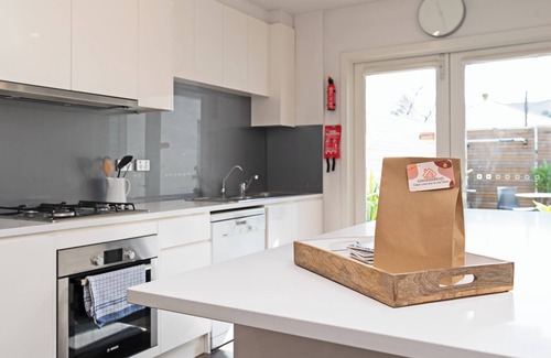 Norwood House | Lovely 2BR Home in Norwood - 3km from Adelaide - Wifi - Netflix - Private Courtyard